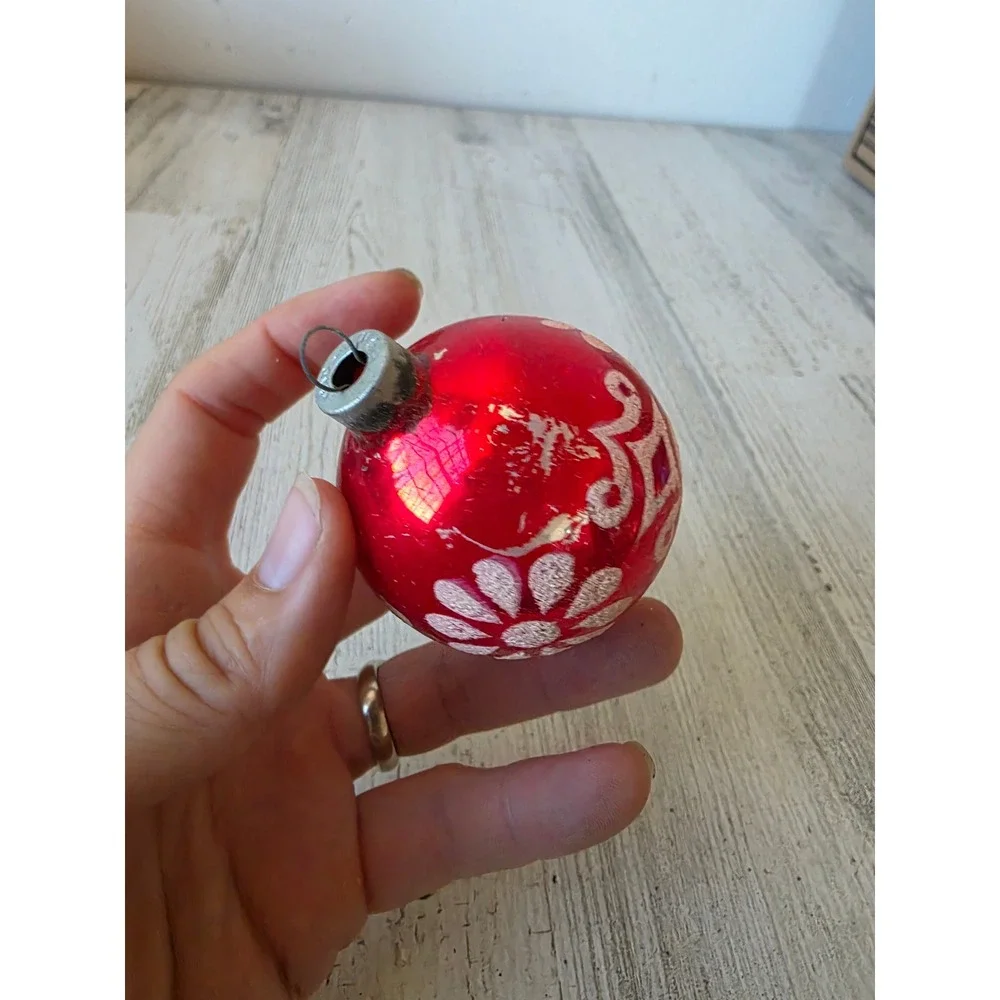 Vintage red stencil Daisy Mica glass ornament Xmas tree